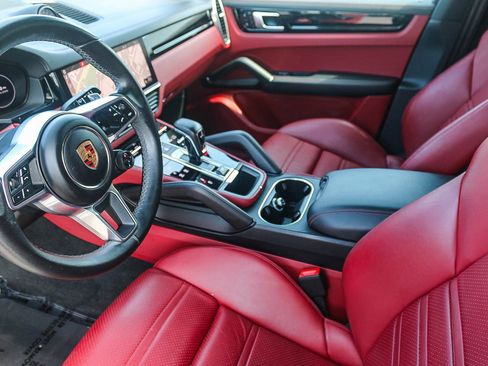 Used 2021 Porsche Cayenne Coupe AWD/4WD image 18