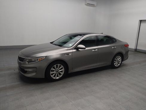 Used 2018 Kia Optima EX w/ Premium Package image 2