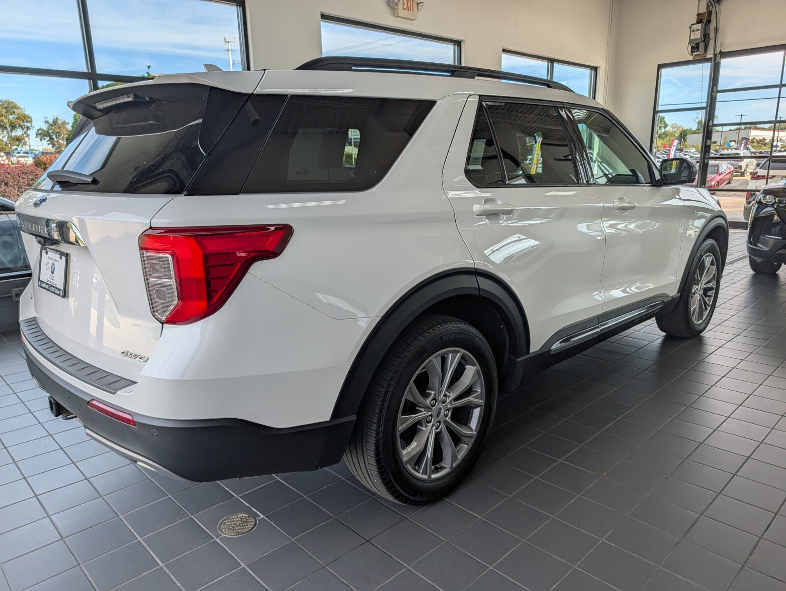 Used 2022 Ford Explorer XLT w/ Equipment Group 202A AWD/4WD image 2