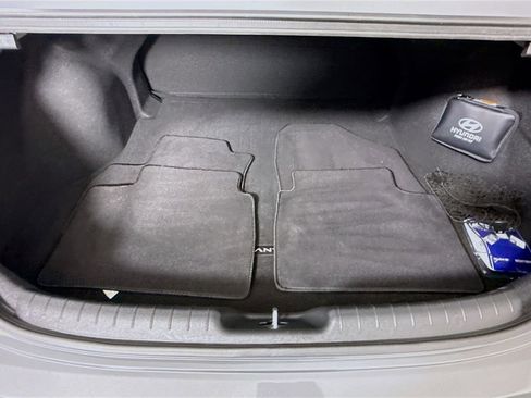 Certified 2024 Hyundai Elantra SE image 27