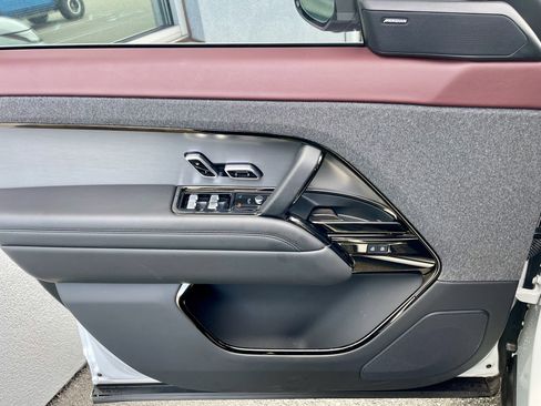 Certified 2025 Land Rover Range Rover Sport Dynamic SE image 12