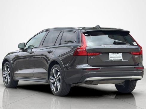 Used 2025 Volvo V60 B5 Cross Country Plus AWD/4WD image 3