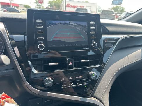 Used 2021 Toyota Camry SE FWD image 16