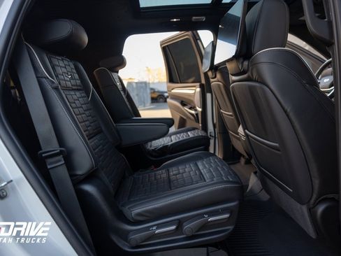 Used 2025 Cadillac Escalade Sport Platinum w/ LPO, ONYX Package image 16