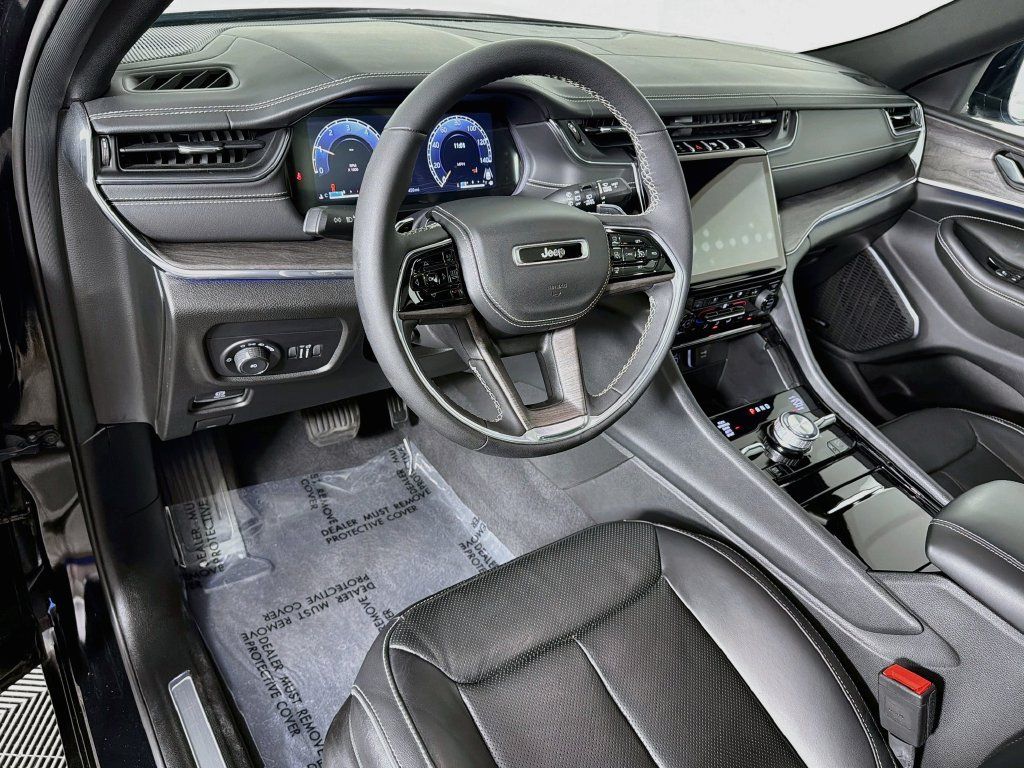 Used 2023 Jeep Grand Cherokee Overland AWD/4WD image 9