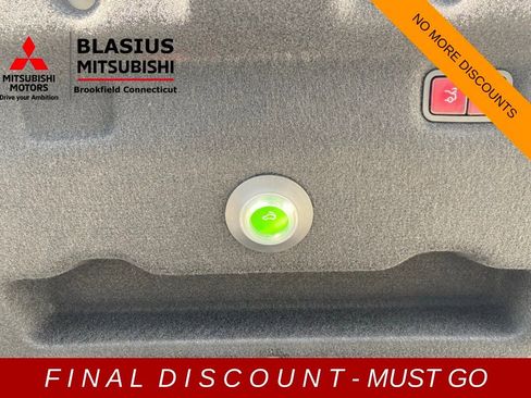 Used 2022 Mercedes-Benz SL 55 AMG 4MATIC w/ Driver Assistance Package image 33