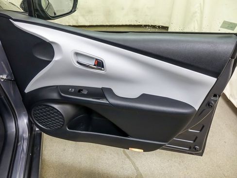 Certified 2022 Toyota Prius LE image 26