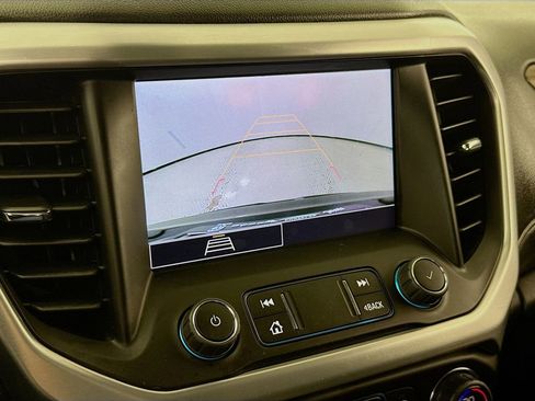 Used 2023 GMC Acadia SLE image 13