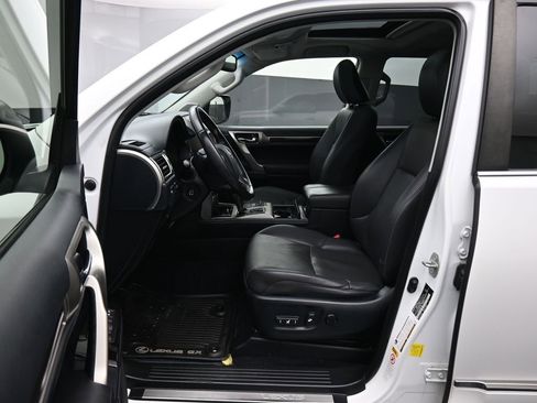 Used 2016 Lexus GX 460 w/ Navigation Package image 11