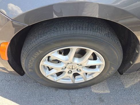 Used 2022 Chrysler Pacifica Touring-L FWD image 7