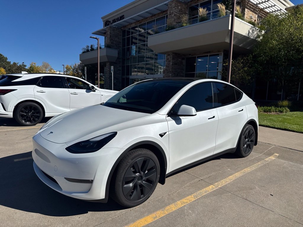 Used 2024 Tesla Model Y Long Range AWD/4WD image 1