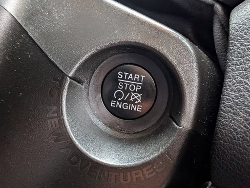 Used 2022 Jeep Renegade Latitude w/ Convenience Group AWD/4WD image 19