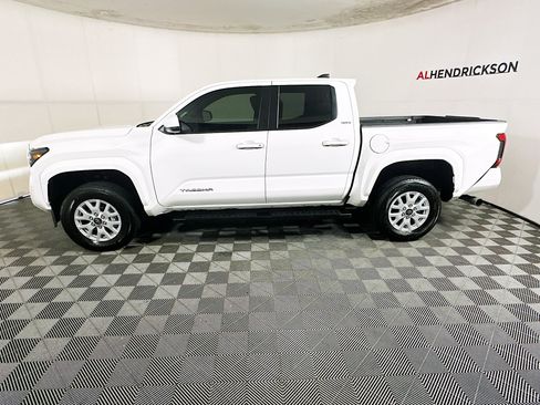 Certified 2025 Toyota Tacoma SR5 image 6