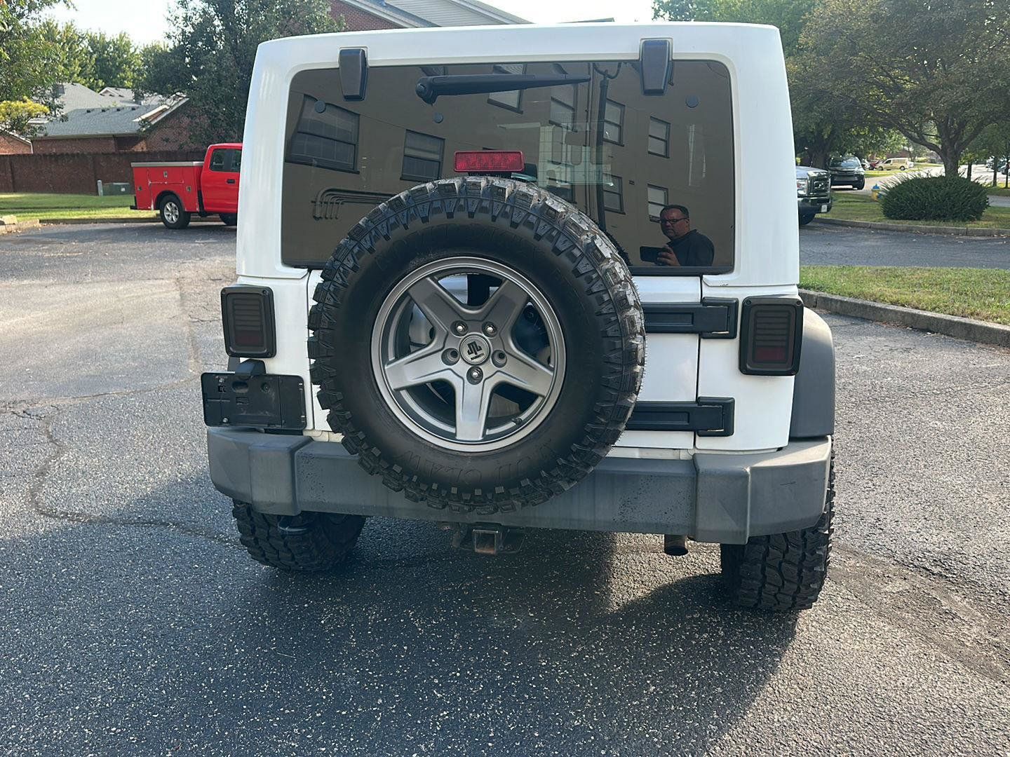 Used 2013 Jeep Wrangler Unlimited Sahara AWD/4WD image 4