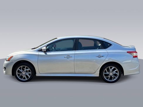Used 2014 Nissan Sentra SR w/ Electronics Package FWD image 4