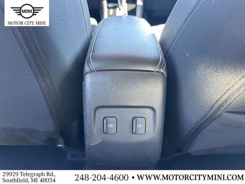 Used 2021 Nissan Kicks SR w/ Interior Electronics Package FWD image 17