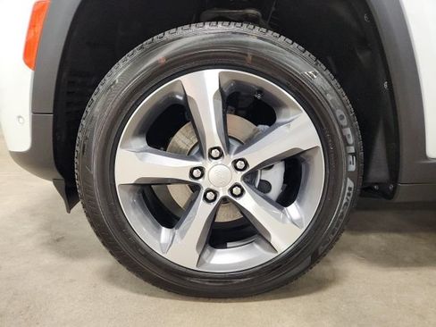 Used 2026 Jeep Grand Cherokee Limited w/ Luxury Tech Group II AWD/4WD image 10