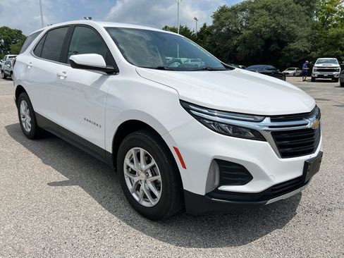 Used 2022 Chevrolet Equinox LT AWD/4WD image 2