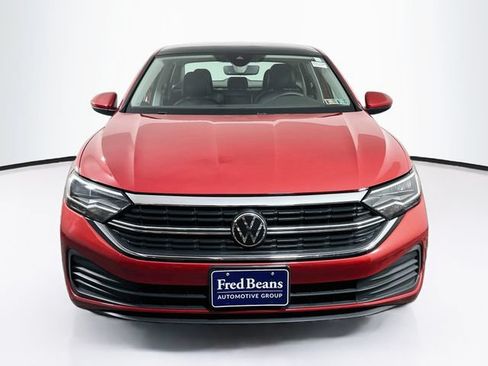 Certified 2023 Volkswagen Jetta SE w/ Panoramic Sunroof Package FWD image 2
