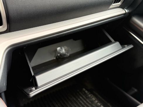 Used 2025 Ford Expedition Active image 29