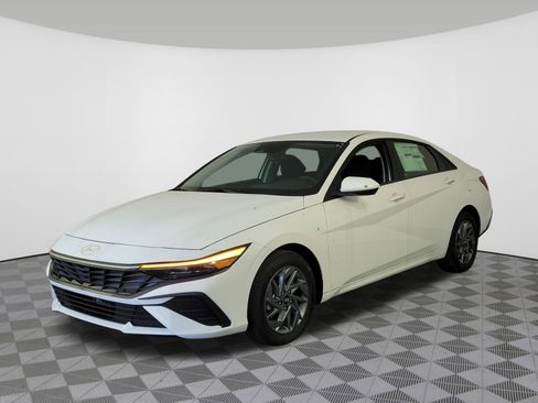 New 2025 Hyundai Elantra Blue image 40