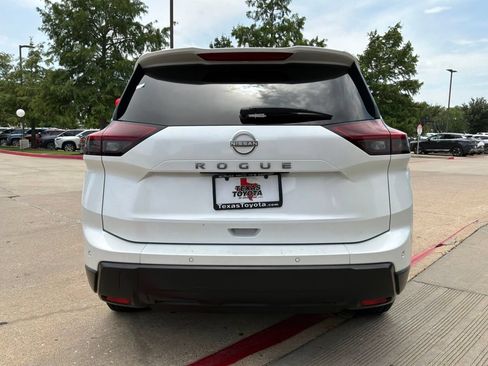 Used 2025 Nissan Rogue SV FWD image 7