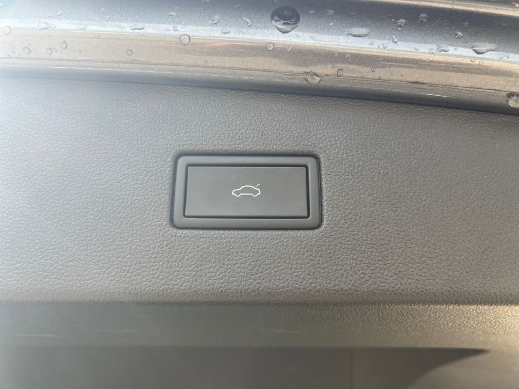 Used 2024 Volkswagen Tiguan SE FWD image 38