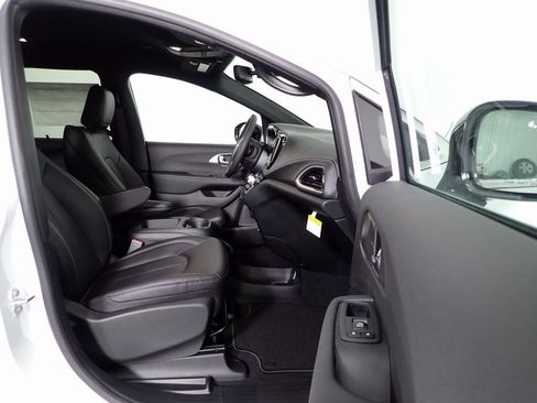 New 2026 Chrysler Pacifica Select image 34