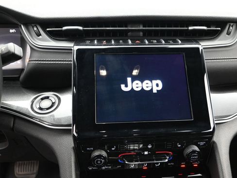 Used 2022 Jeep Grand Cherokee Altitude image 15