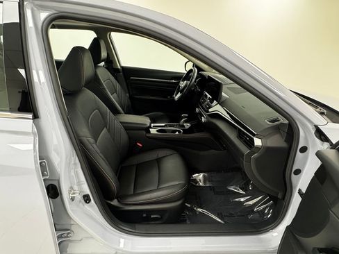 Used 2023 Nissan Altima 2.5 SR w/ SR Premium Package image 14