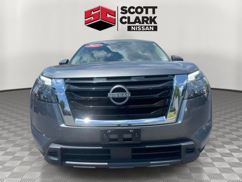 Used 2025 Nissan Pathfinder SV AWD/4WD image 2