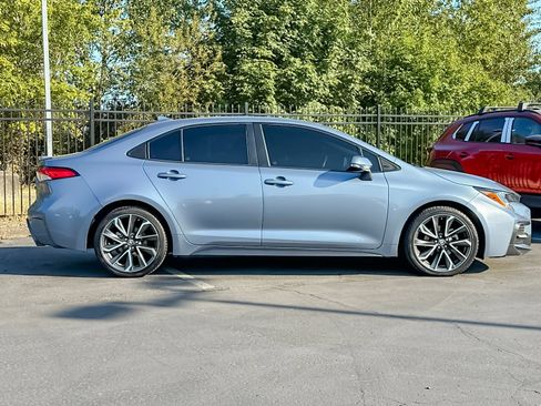 Used 2020 Toyota Corolla SE FWD image 2
