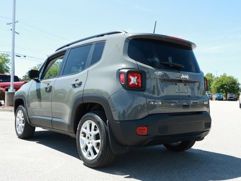 Used 2022 Jeep Renegade Latitude AWD/4WD image 7