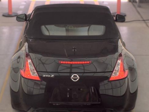 Used 2019 Nissan 370Z Touring RWD image 6