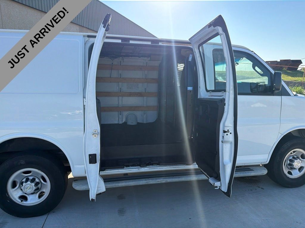Used 2021 Chevrolet Express 2500 w/ Driver Convenience Package RWD image 9