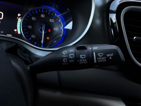Used 2024 Chrysler Pacifica Touring-L FWD image 45