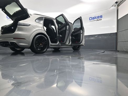 Used 2021 Porsche Cayenne GTS image 62
