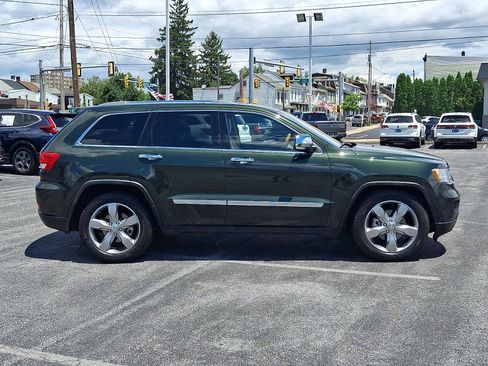 Used 2011 Jeep Grand Cherokee Overland AWD/4WD image 7