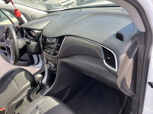Used 2019 Chevrolet Trax LT w/ LT Convenience Package image 22