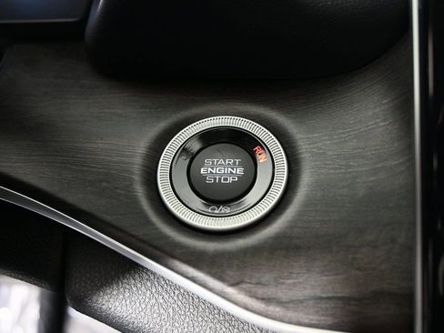 Used 2023 Jeep Grand Cherokee Limited w/ Black Appearance Package image 32