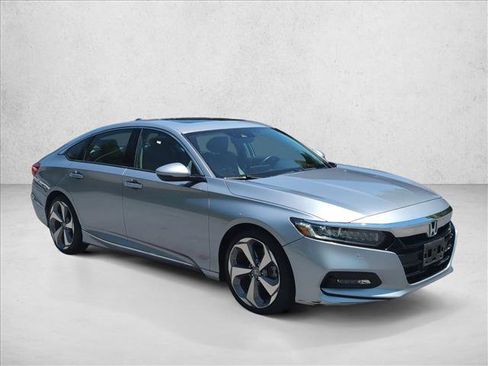 Used 2018 Honda Accord Touring image 3