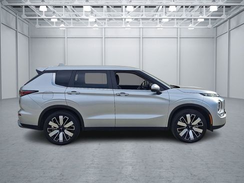Used 2025 Mitsubishi Outlander SE AWD/4WD image 6