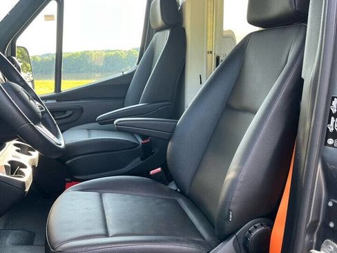 Used 2022 Mercedes-Benz Sprinter 4500 image 16