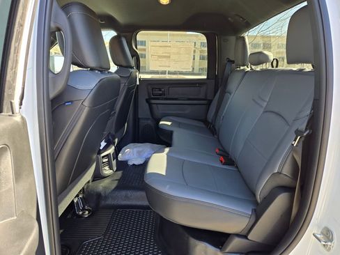 Used 2024 RAM 2500 Tradesman w/ Chrome Appearance Group image 25