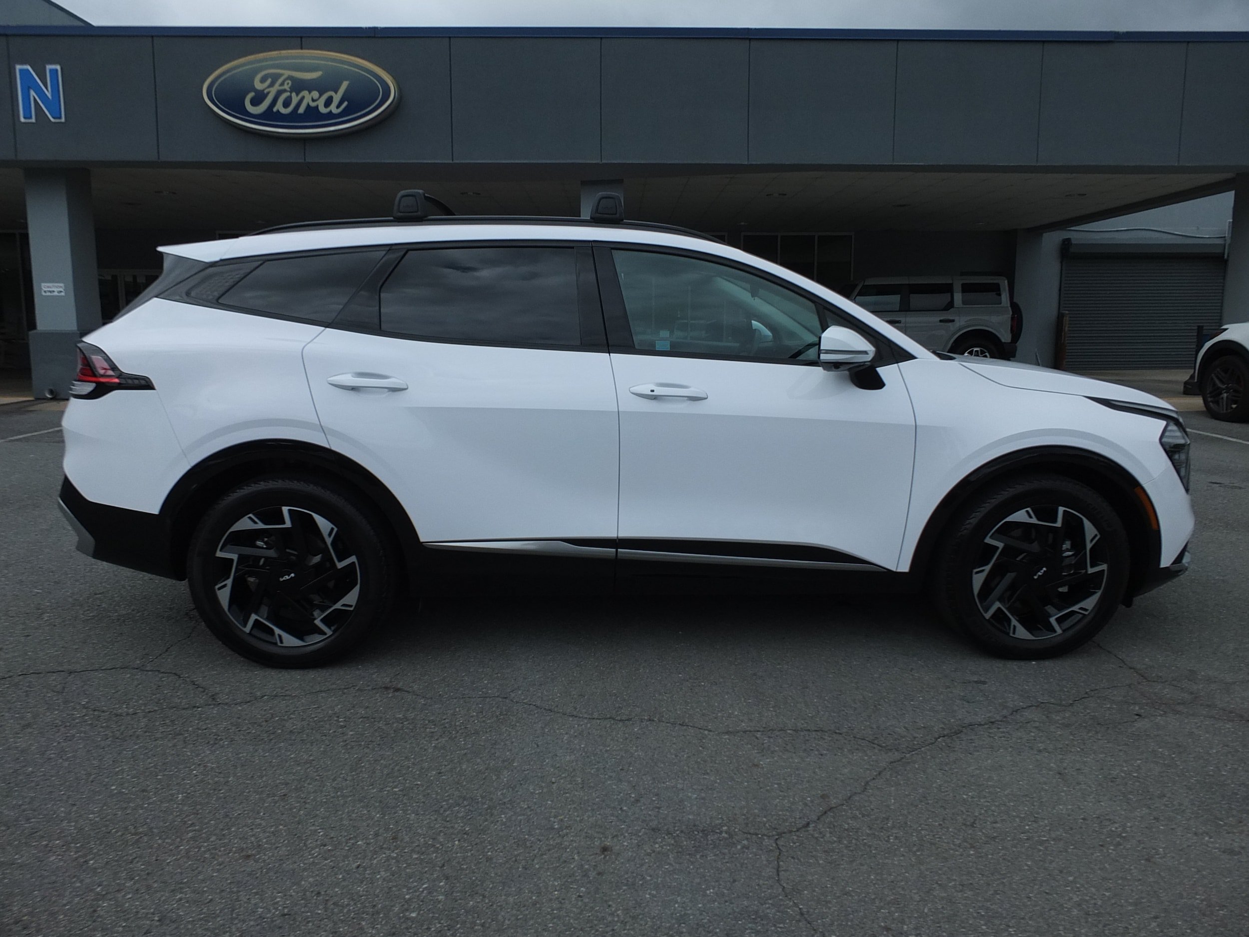 Used 2025 Kia Sportage SX FWD image 2