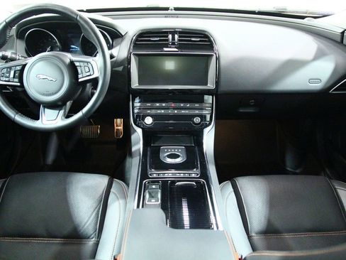 Used 2019 Jaguar XE Prestige AWD/4WD image 18