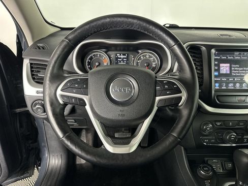 Used 2018 Jeep Cherokee Latitude Plus w/ Cold Weather Group AWD/4WD image 13