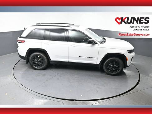 Used 2026 Jeep Grand Cherokee Altitude AWD/4WD image 34