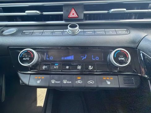 Used 2024 Hyundai Elantra Limited FWD image 23