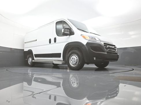 Used 2025 RAM ProMaster 2500 w/ U-Haul Equipment Group FWD image 9